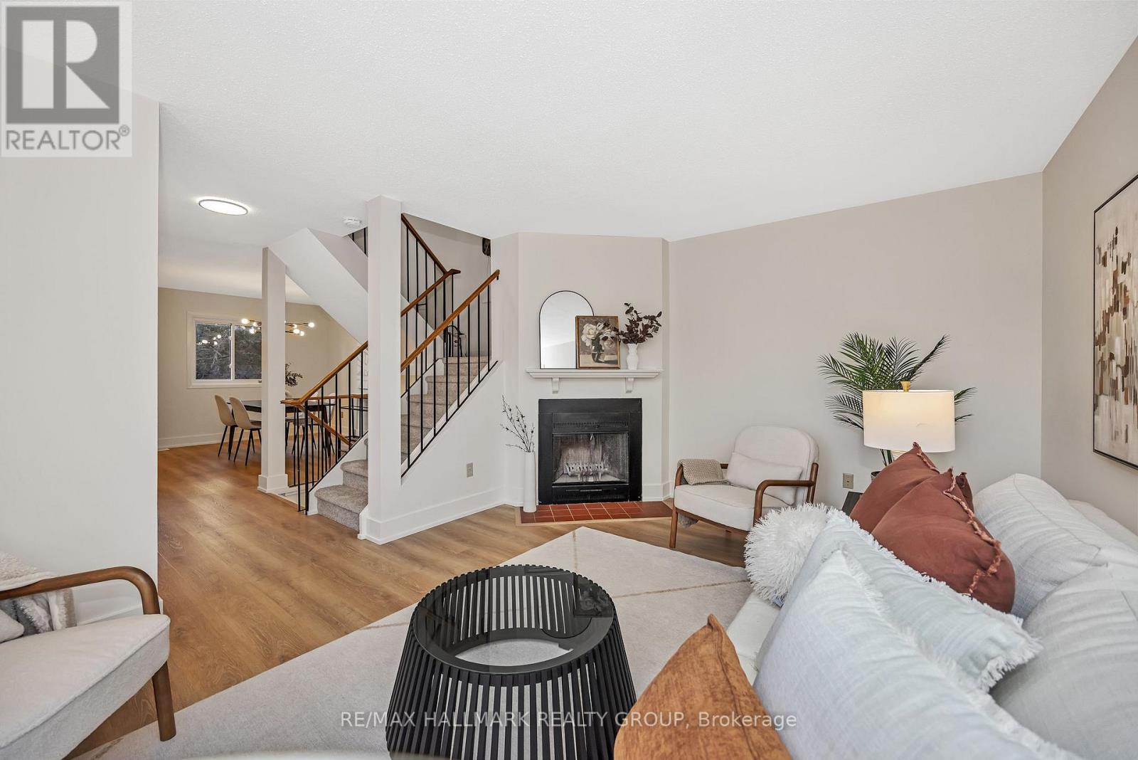 698 Malibu Terrace, Ottawa, Ontario  K2C 3T8 - Photo 10 - X12494194