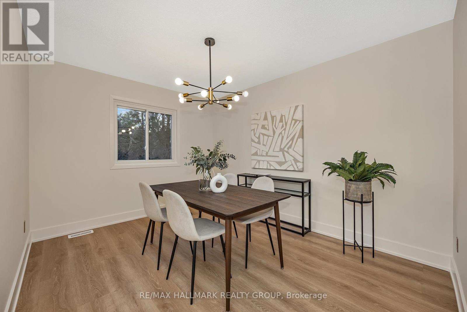 698 Malibu Terrace, Ottawa, Ontario  K2C 3T8 - Photo 11 - X12494194