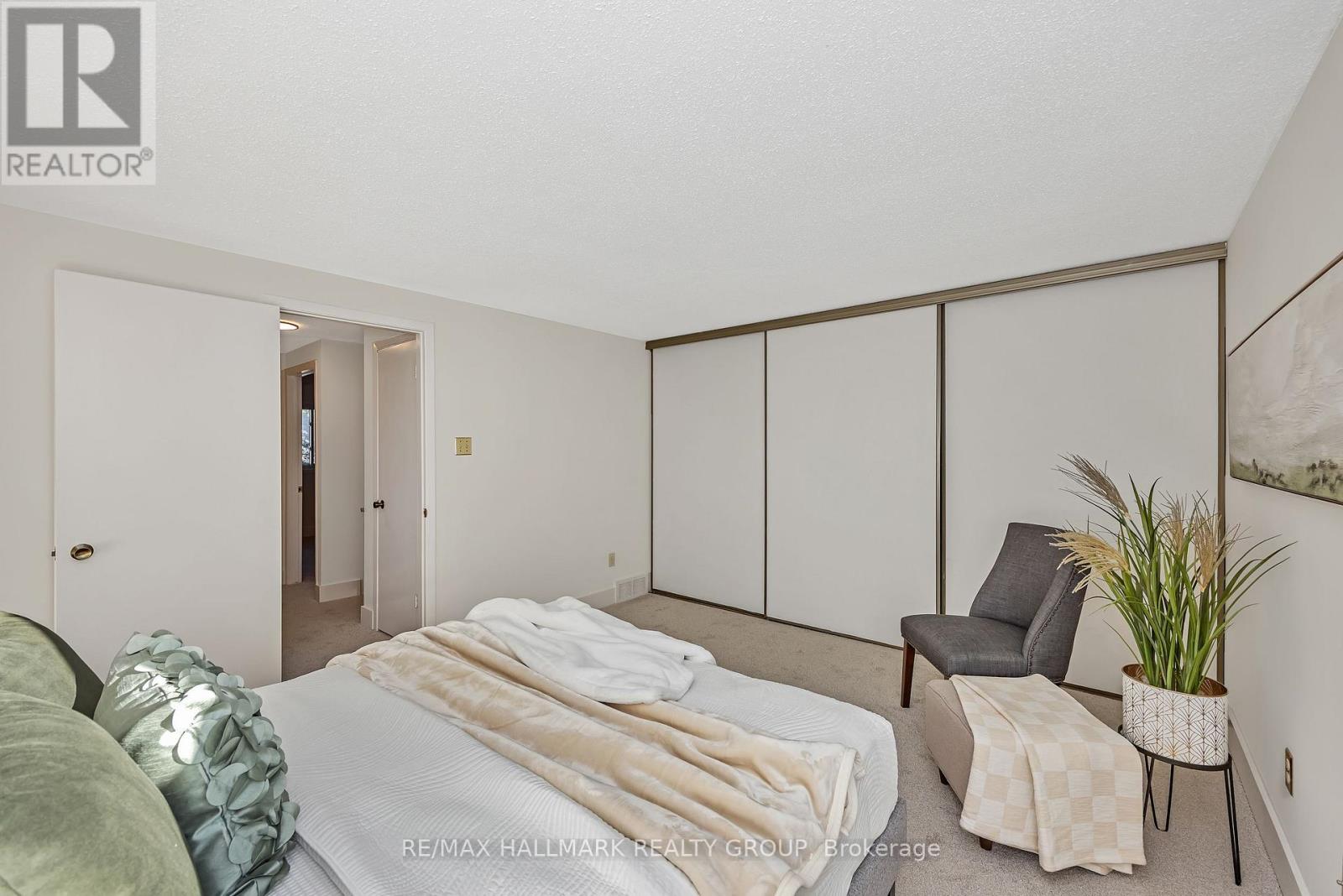 698 Malibu Terrace, Ottawa, Ontario  K2C 3T8 - Photo 24 - X12494194