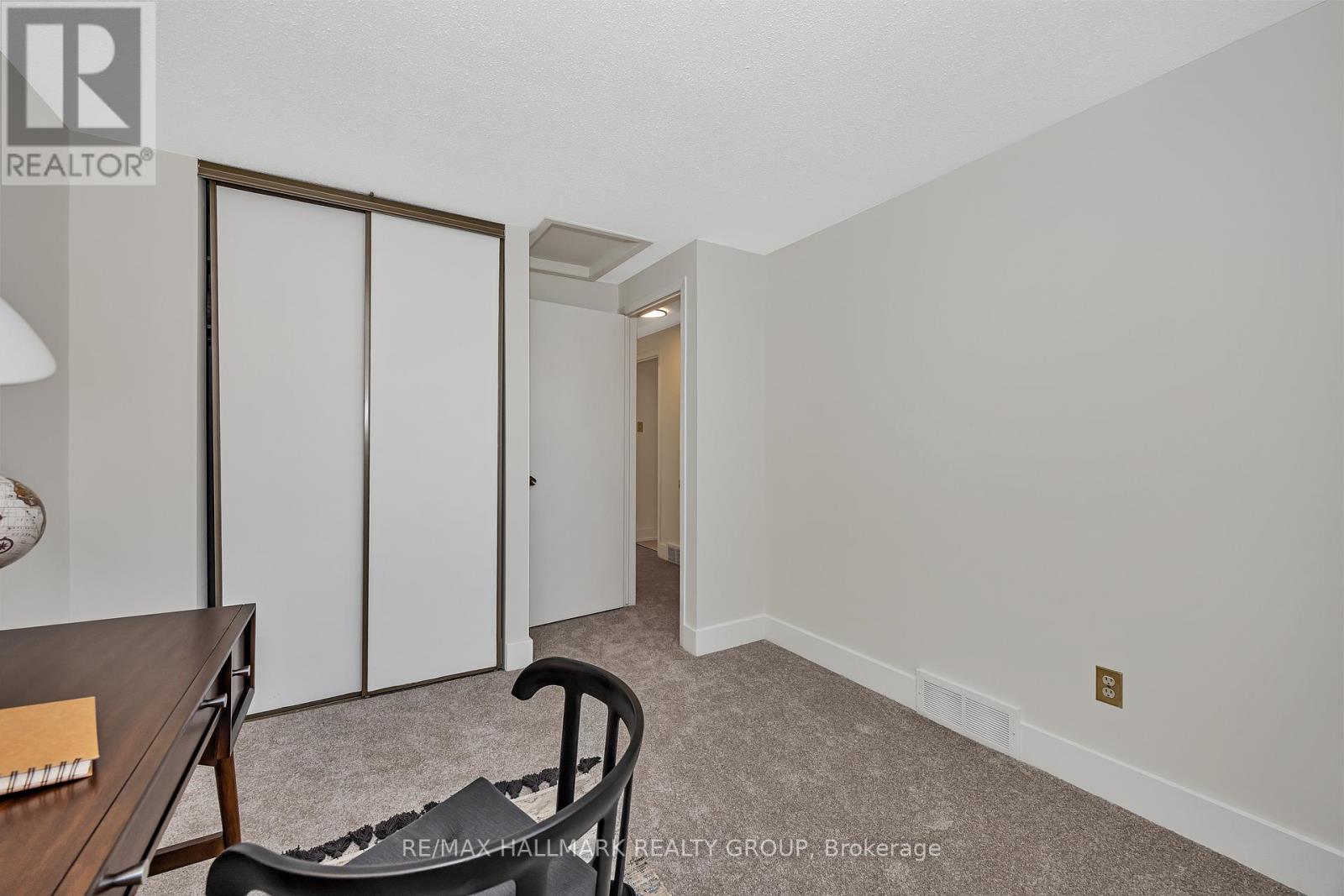 698 Malibu Terrace, Ottawa, Ontario  K2C 3T8 - Photo 30 - X12494194