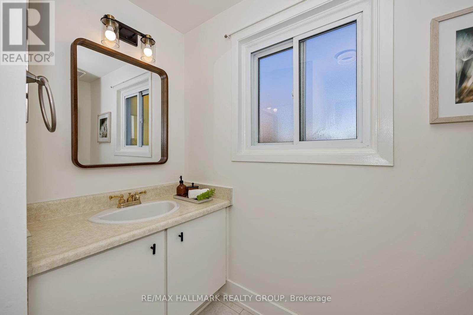 698 Malibu Terrace, Ottawa, Ontario  K2C 3T8 - Photo 31 - X12494194