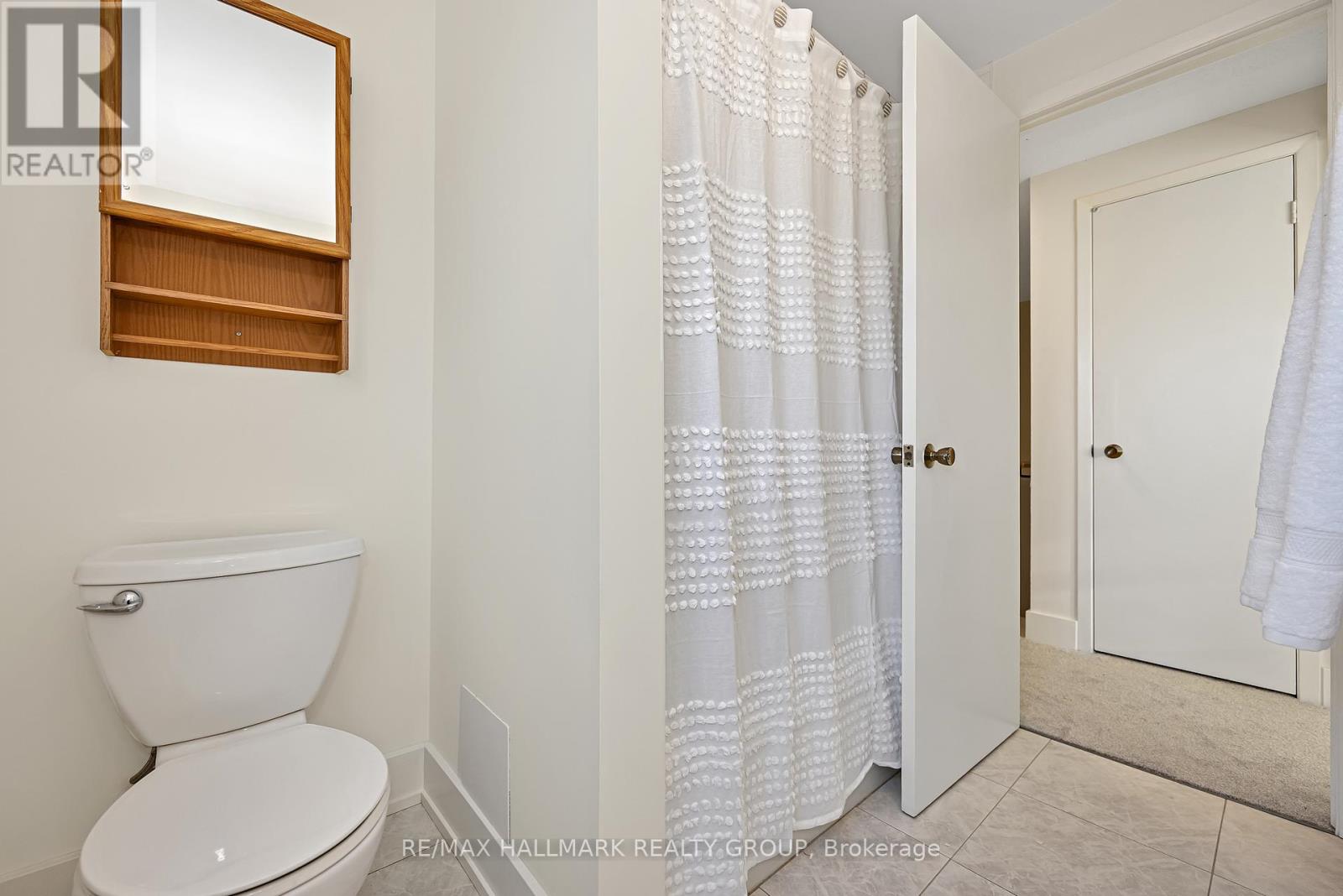 698 Malibu Terrace, Ottawa, Ontario  K2C 3T8 - Photo 32 - X12494194