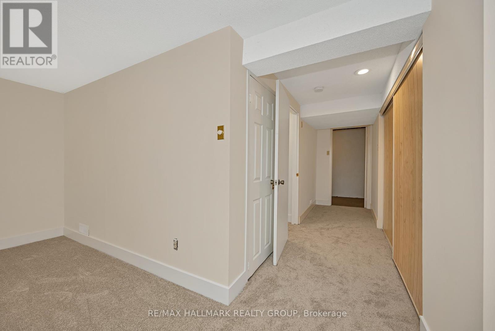 698 Malibu Terrace, Ottawa, Ontario  K2C 3T8 - Photo 38 - X12494194