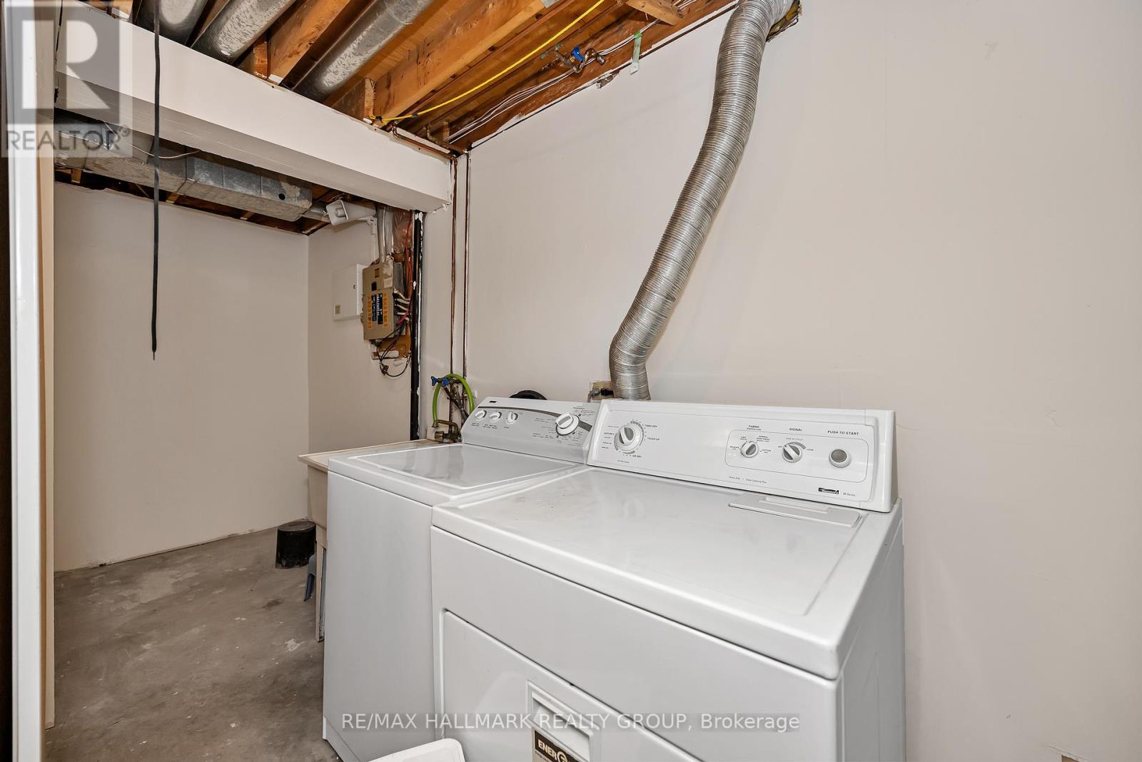 698 Malibu Terrace, Ottawa, Ontario  K2C 3T8 - Photo 41 - X12494194