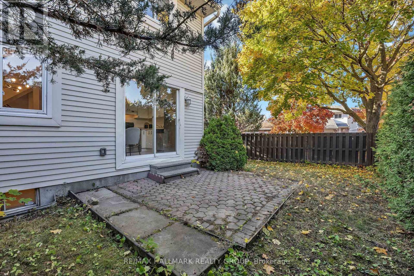 698 Malibu Terrace, Ottawa, Ontario  K2C 3T8 - Photo 45 - X12494194