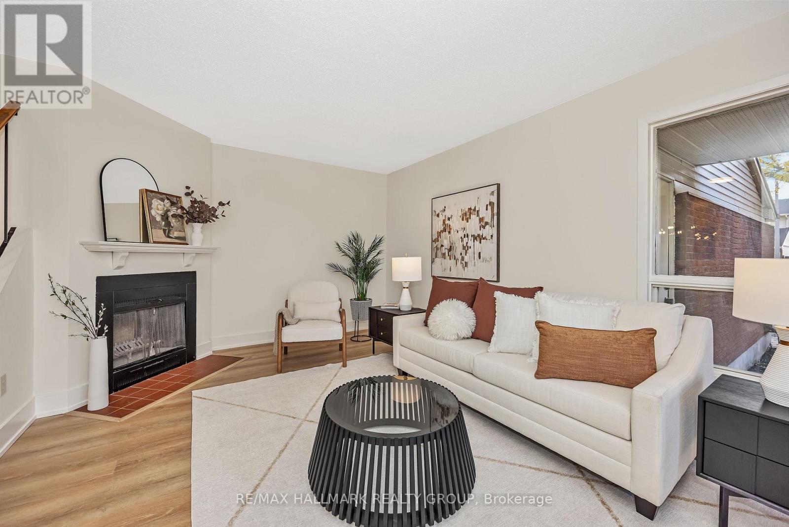 698 Malibu Terrace, Ottawa, Ontario  K2C 3T8 - Photo 9 - X12494194