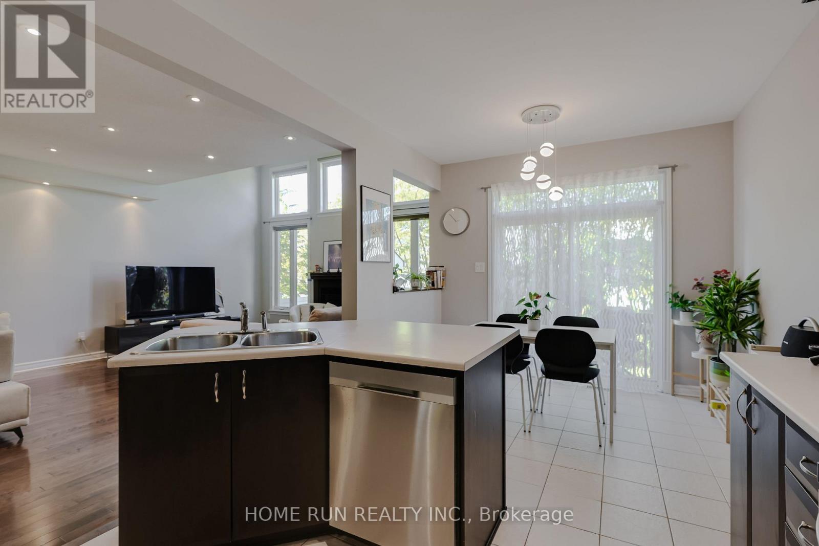 190 Keyrock Drive, Ottawa, Ontario  K2T 0A9 - Photo 9 - X12494212