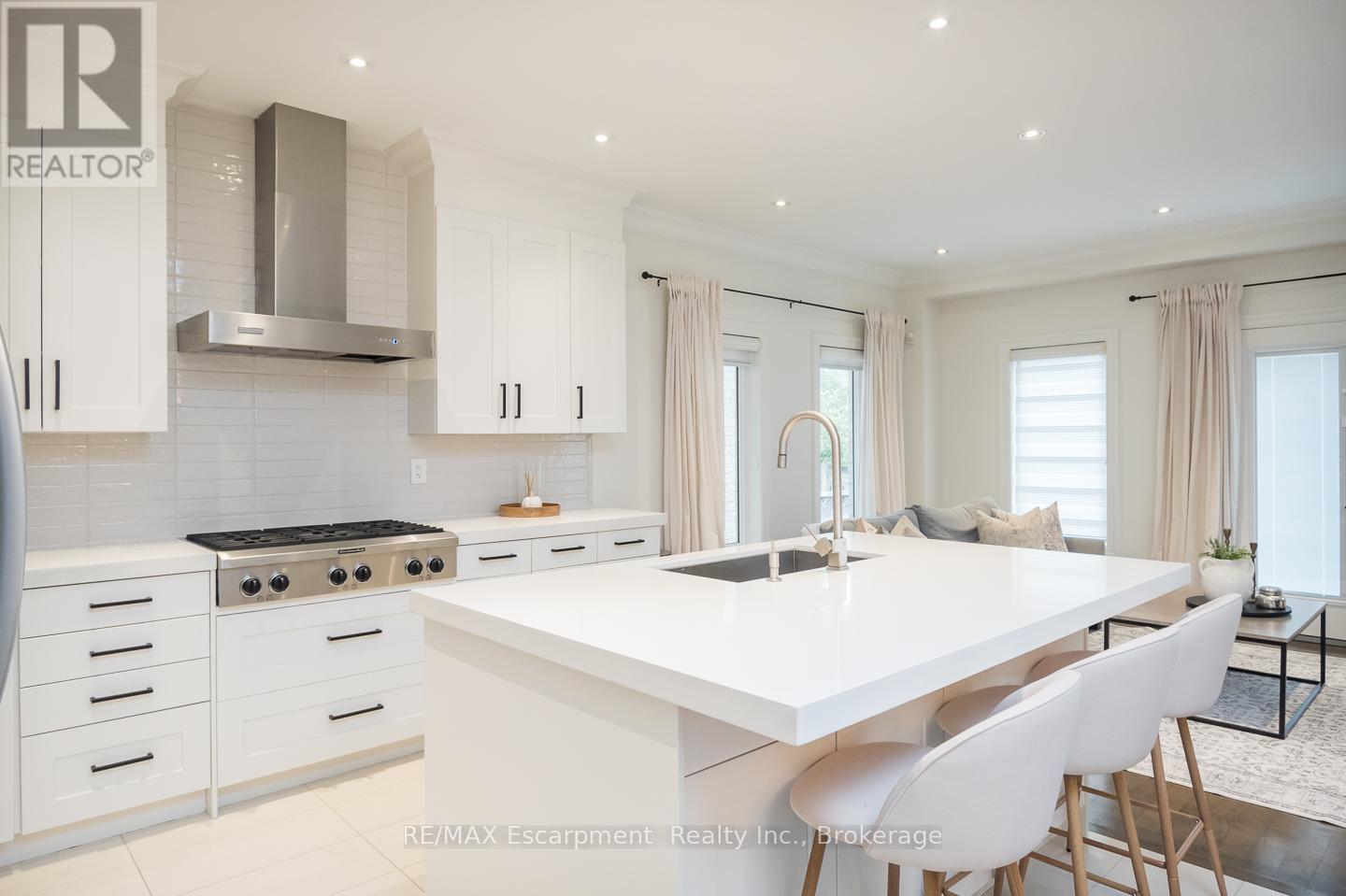 2334 Wuthering Heights Way, Oakville, Ontario  L6M 0E8 - Photo 12 - W12494216