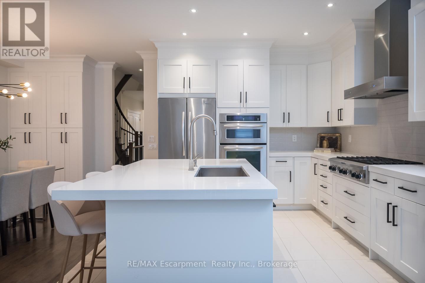 2334 Wuthering Heights Way, Oakville, Ontario  L6M 0E8 - Photo 14 - W12494216