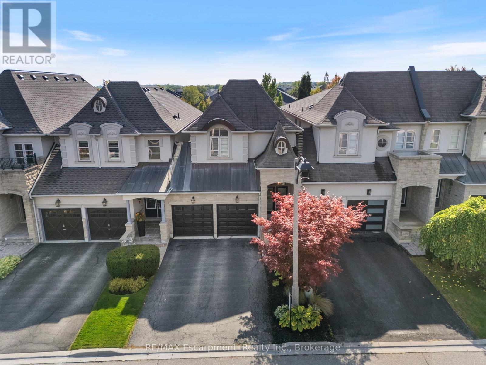 2334 Wuthering Heights Way, Oakville, Ontario  L6M 0E8 - Photo 2 - W12494216