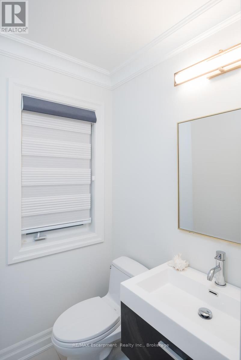 2334 Wuthering Heights Way, Oakville, Ontario  L6M 0E8 - Photo 24 - W12494216