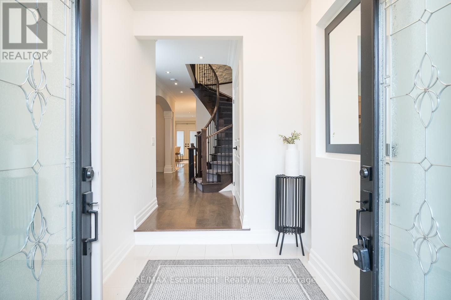 2334 Wuthering Heights Way, Oakville, Ontario  L6M 0E8 - Photo 3 - W12494216