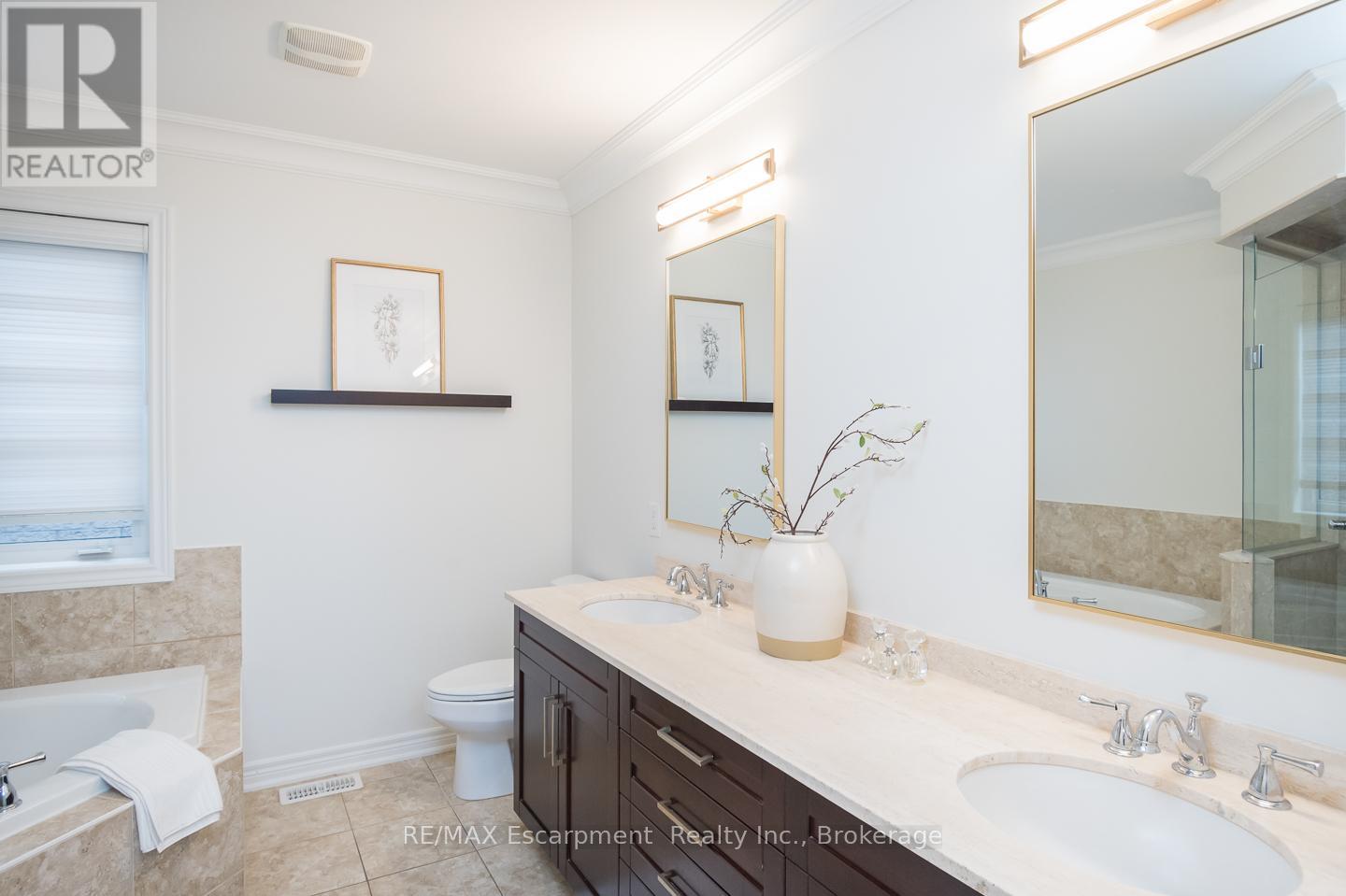 2334 Wuthering Heights Way, Oakville, Ontario  L6M 0E8 - Photo 31 - W12494216