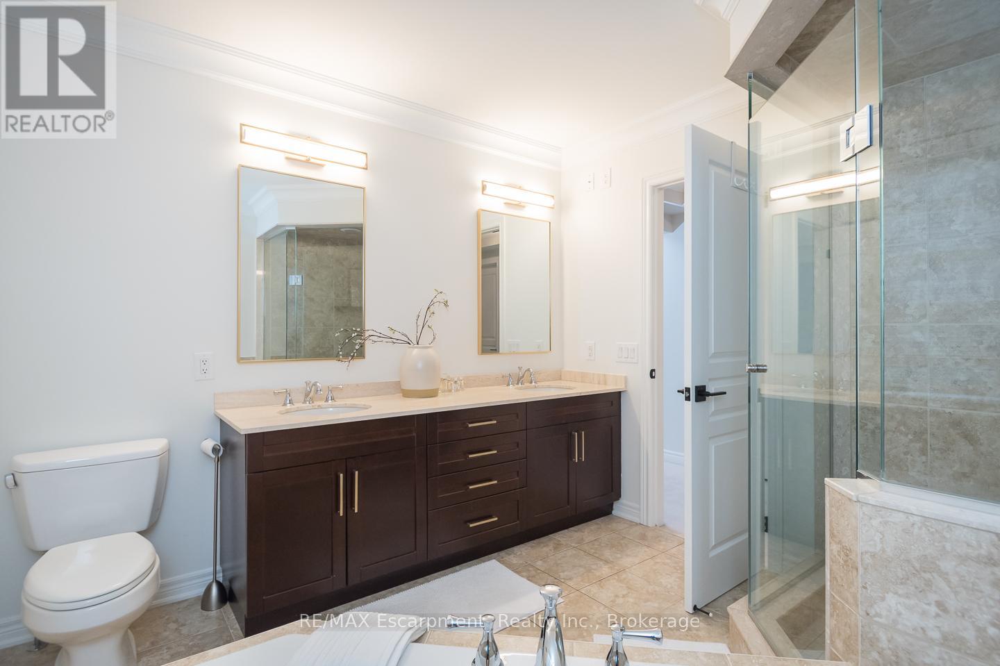 2334 Wuthering Heights Way, Oakville, Ontario  L6M 0E8 - Photo 32 - W12494216