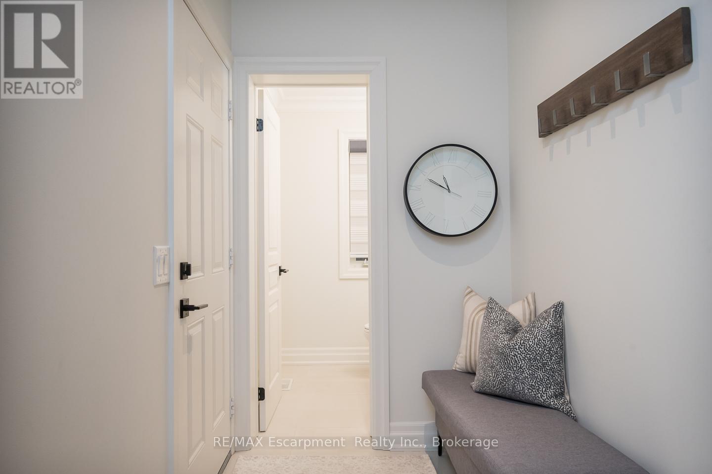 2334 Wuthering Heights Way, Oakville, Ontario  L6M 0E8 - Photo 5 - W12494216