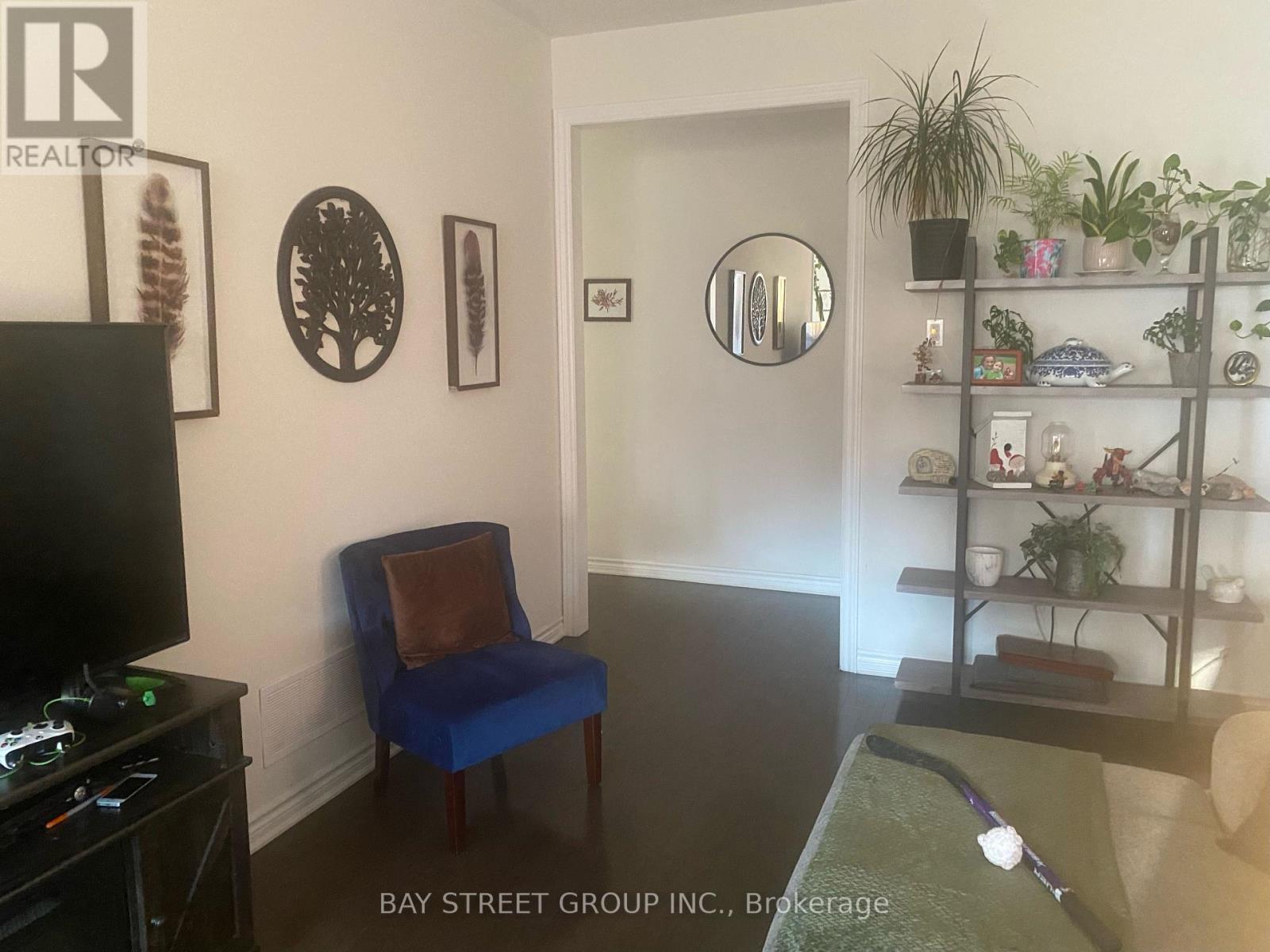 27 Palace Street, Thorold, Ontario  L2V 0J7 - Photo 11 - X12493510