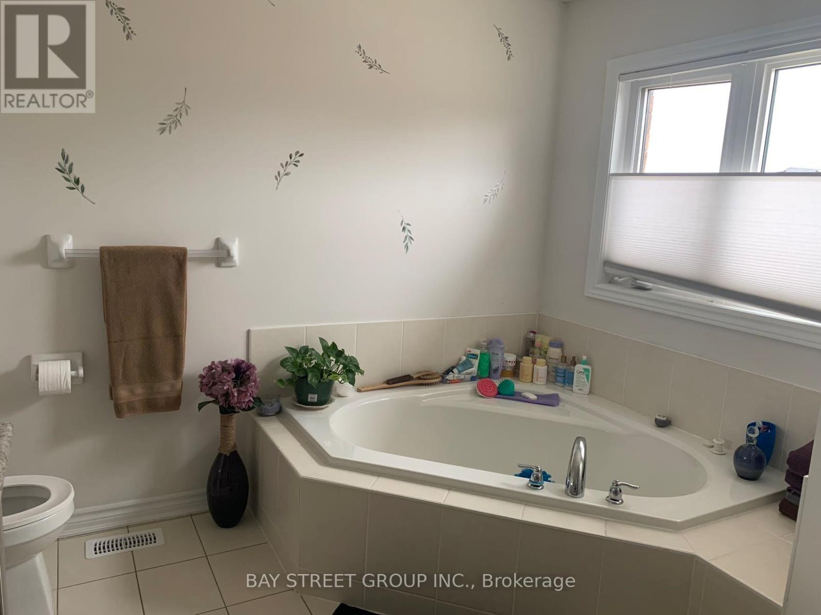 27 Palace Street, Thorold, Ontario  L2V 0J7 - Photo 20 - X12493510