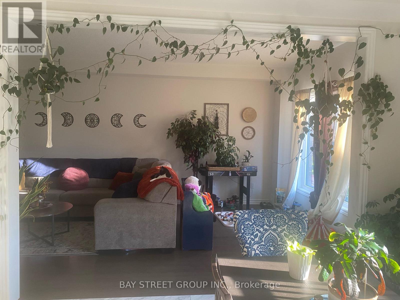 27 Palace Street, Thorold, Ontario  L2V 0J7 - Photo 10 - X12493510