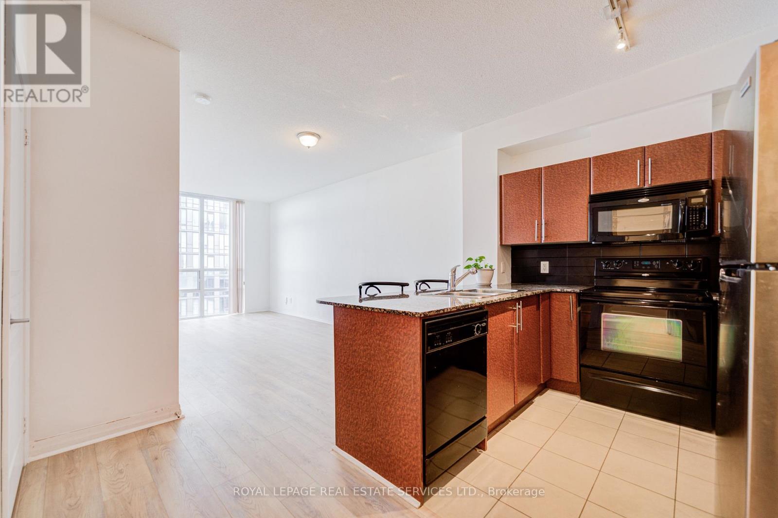 2708 - 3515 Kariya Drive, Mississauga, Ontario  L5B 0C1 - Photo 7 - W12494010