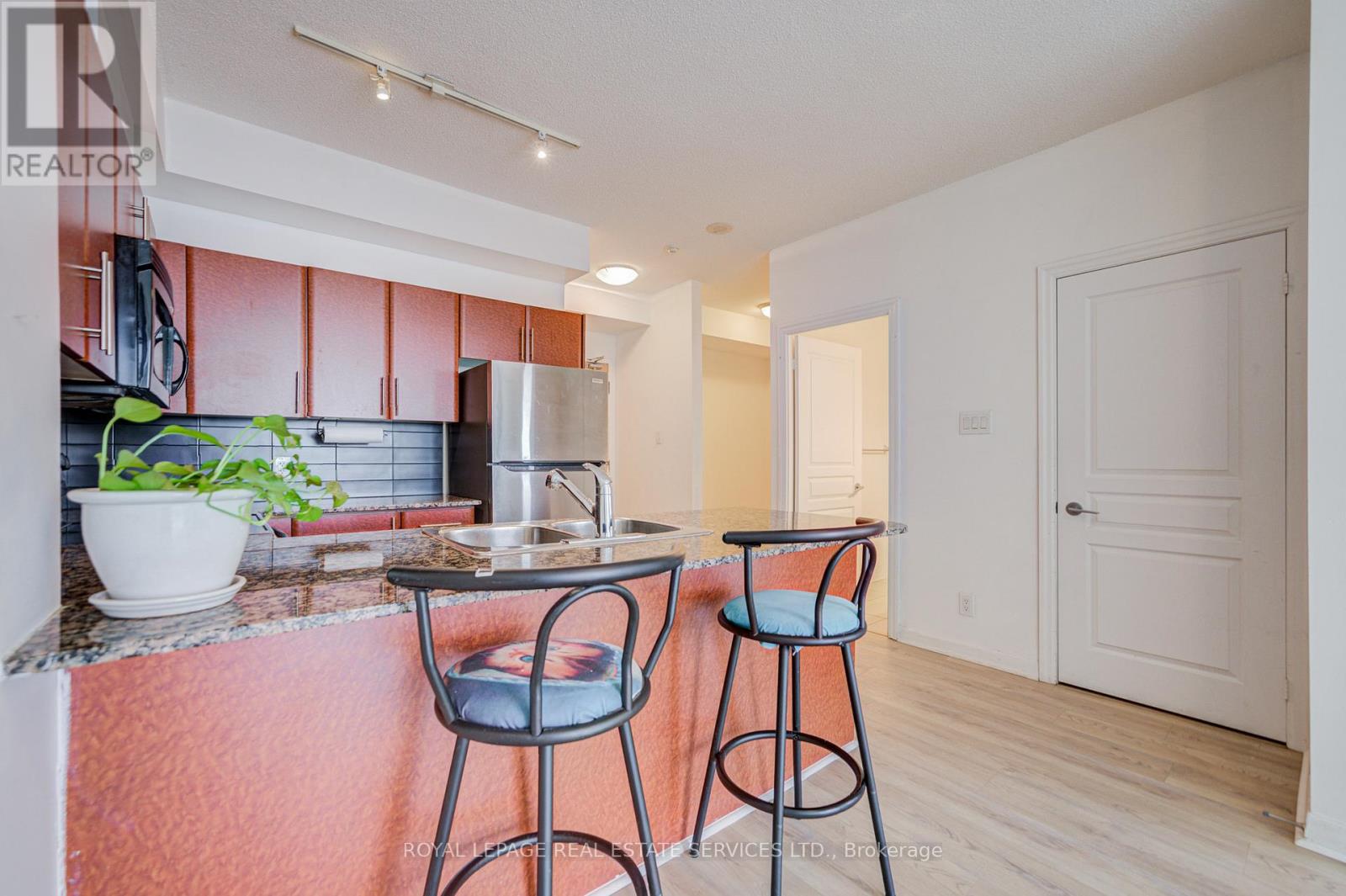 2708 - 3515 Kariya Drive, Mississauga, Ontario  L5B 0C1 - Photo 9 - W12494010