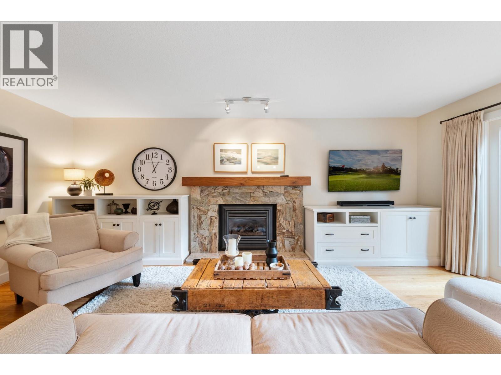 997 Canyon Boulevard, North Vancouver, British Columbia  V7R 2K2 - Photo 6 - R3056261