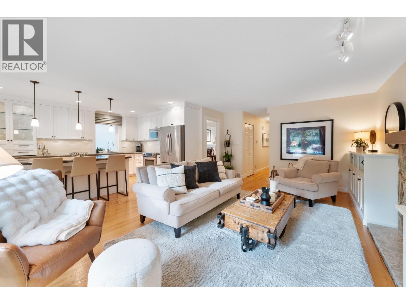 997 Canyon Boulevard, North Vancouver, British Columbia  V7R 2K2 - Photo 7 - R3056261