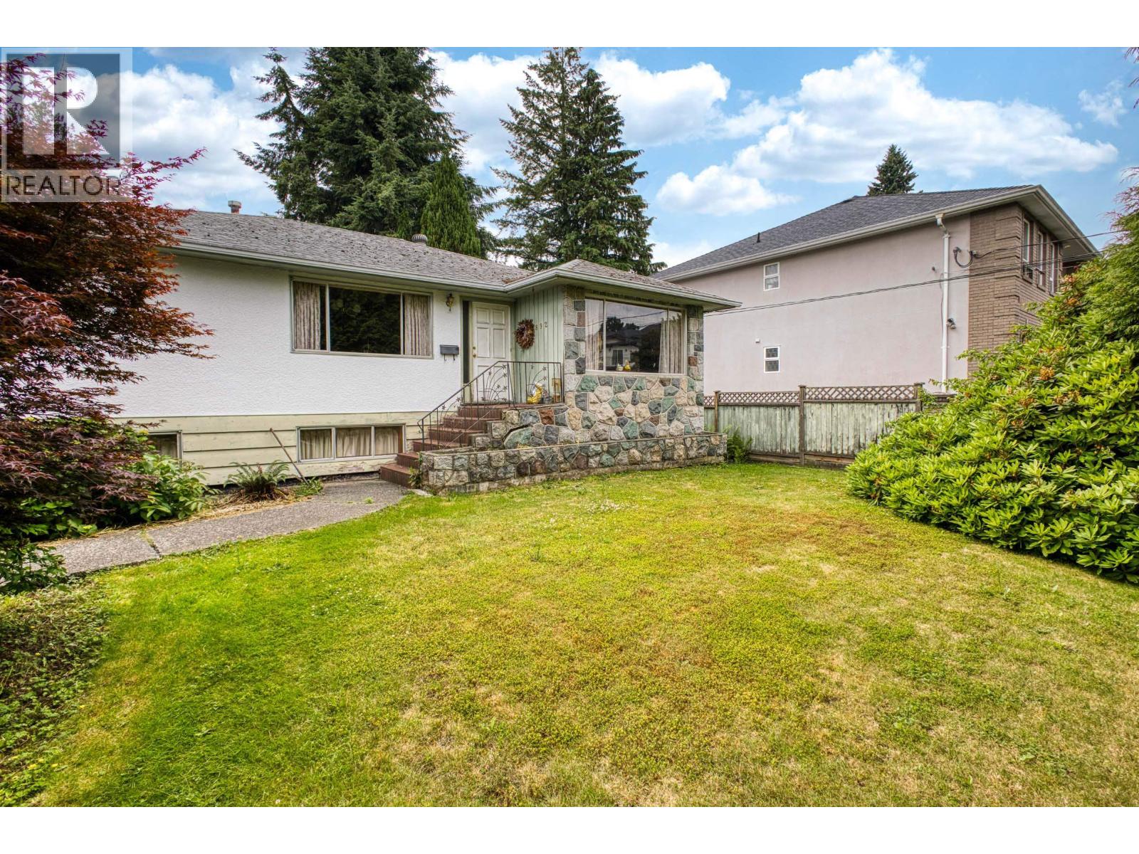 892 Macintosh Street, Coquitlam, British Columbia  V3J 4Z2 - Photo 1 - R3019506