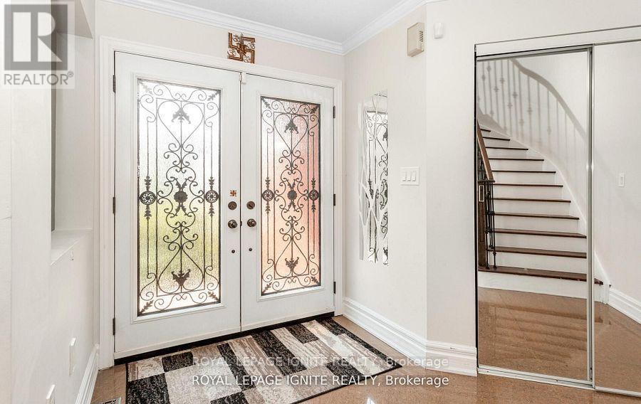 3106 Baytree Court, Mississauga, Ontario  L5N 7N9 - Photo 5 - W12494176