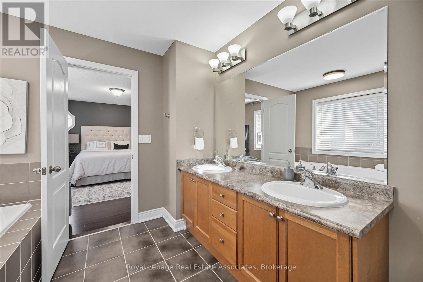 3335 Whilabout Terrace, Oakville, Ontario  L6L 0A8 - Photo 35 - W12494186