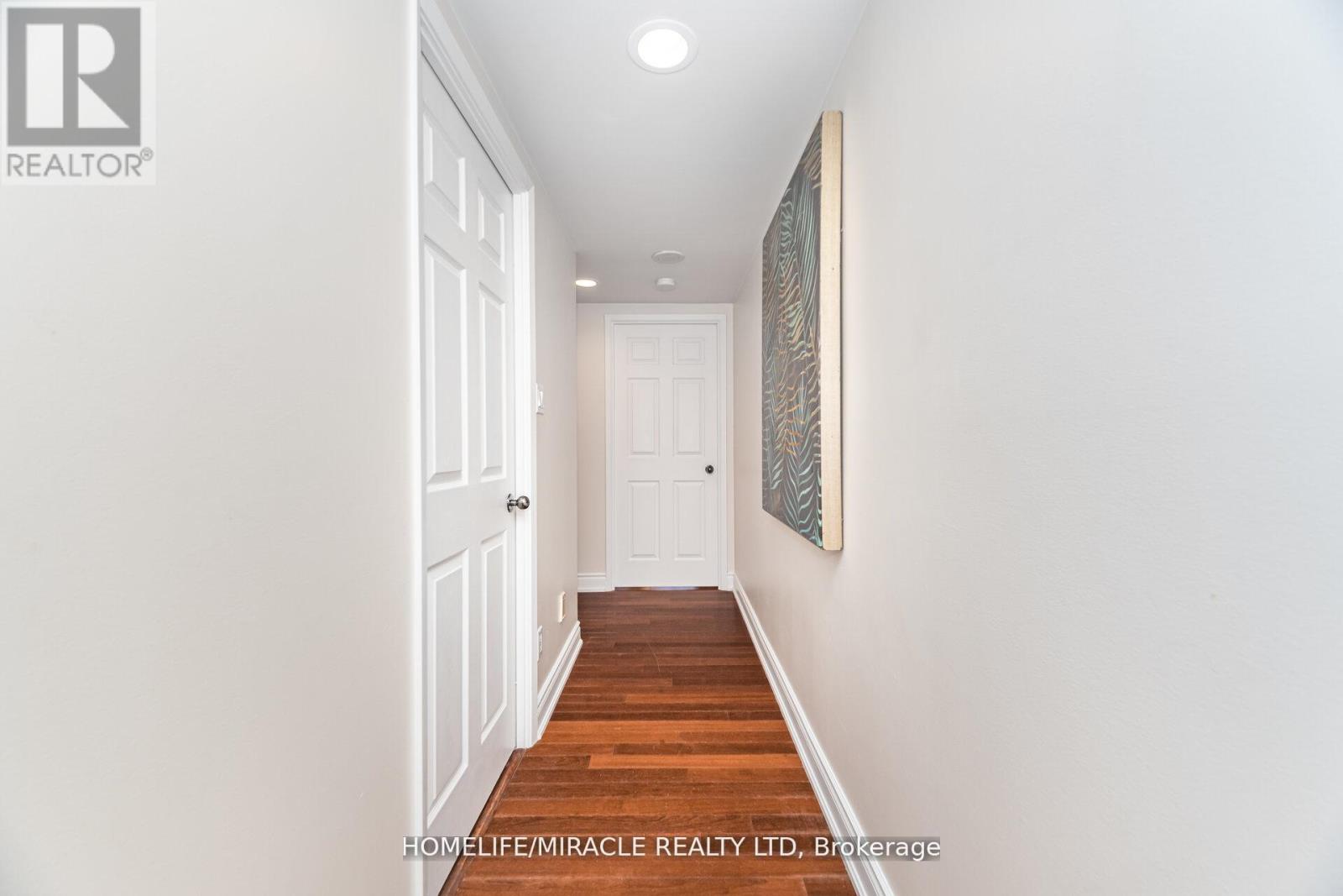 50 Eglinton Ave W, Mississauga, Ontario  L5R 3P5 - Photo 27 - W12494210