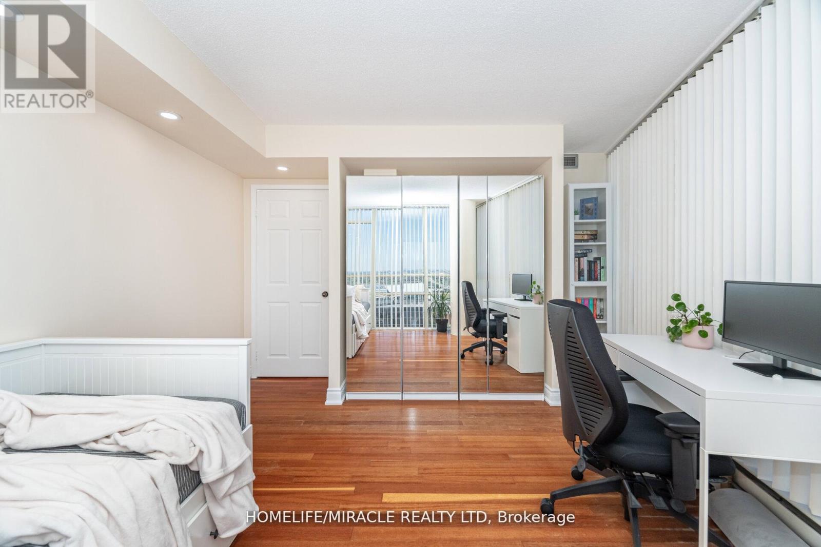 50 Eglinton Ave W, Mississauga, Ontario  L5R 3P5 - Photo 36 - W12494210