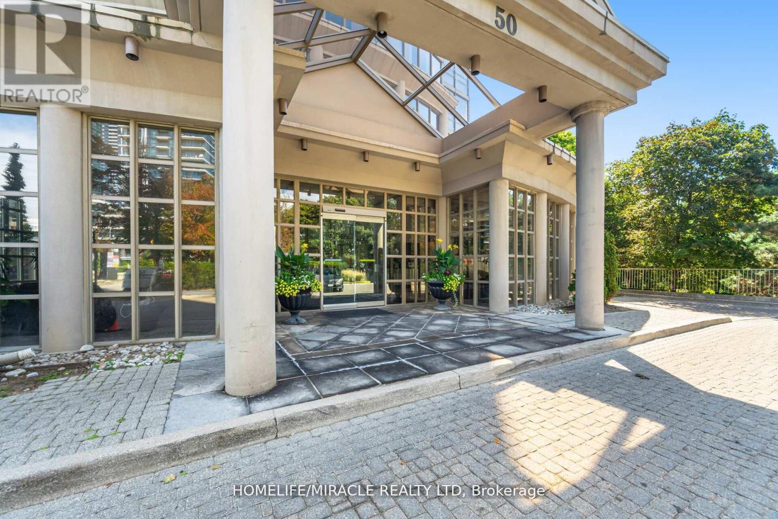 50 Eglinton Ave W, Mississauga, Ontario  L5R 3P5 - Photo 4 - W12494210