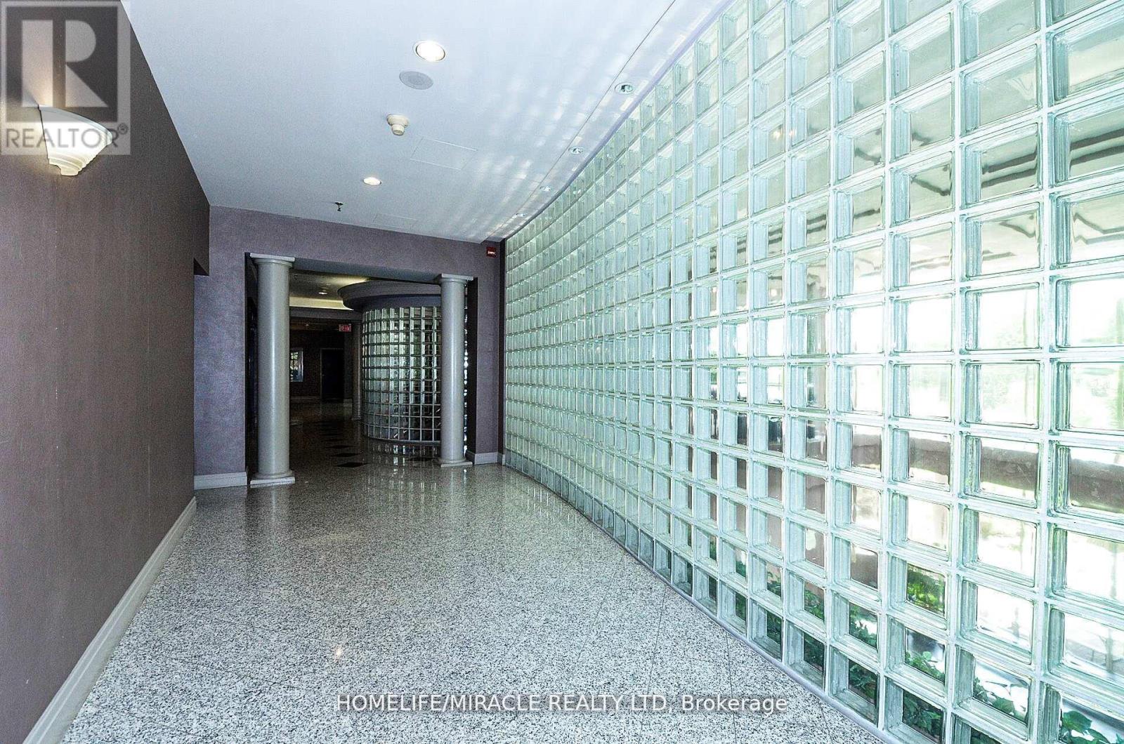 50 Eglinton Ave W, Mississauga, Ontario  L5R 3P5 - Photo 45 - W12494210