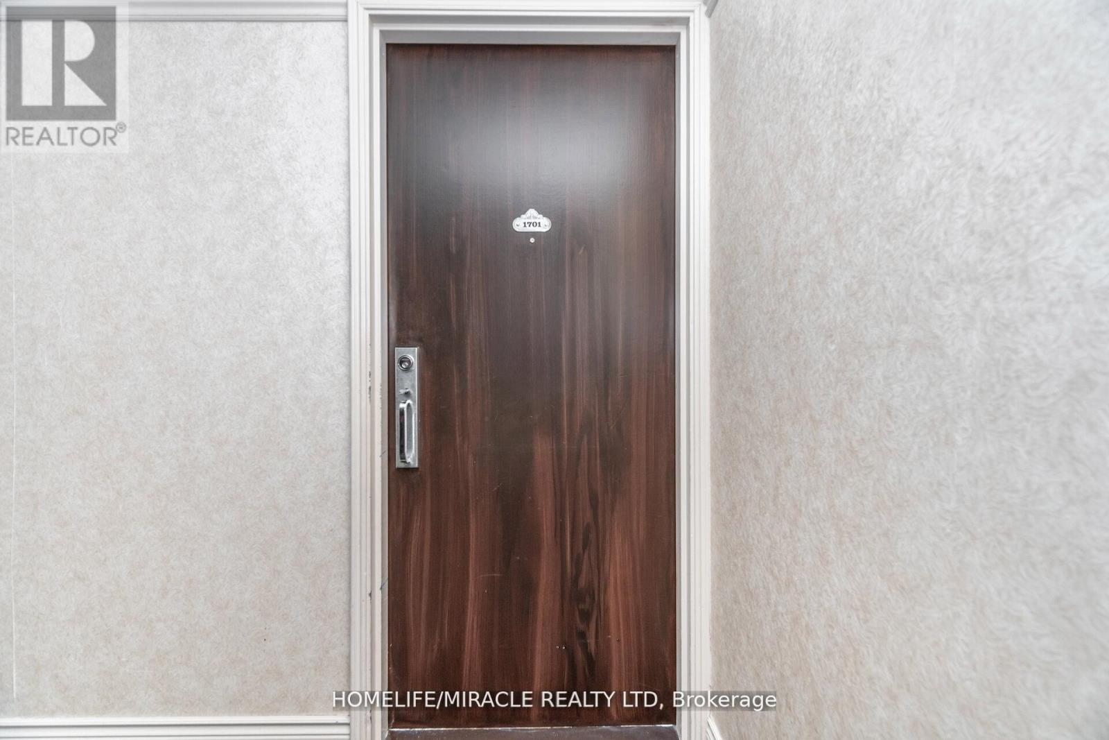 50 Eglinton Ave W, Mississauga, Ontario  L5R 3P5 - Photo 9 - W12494210