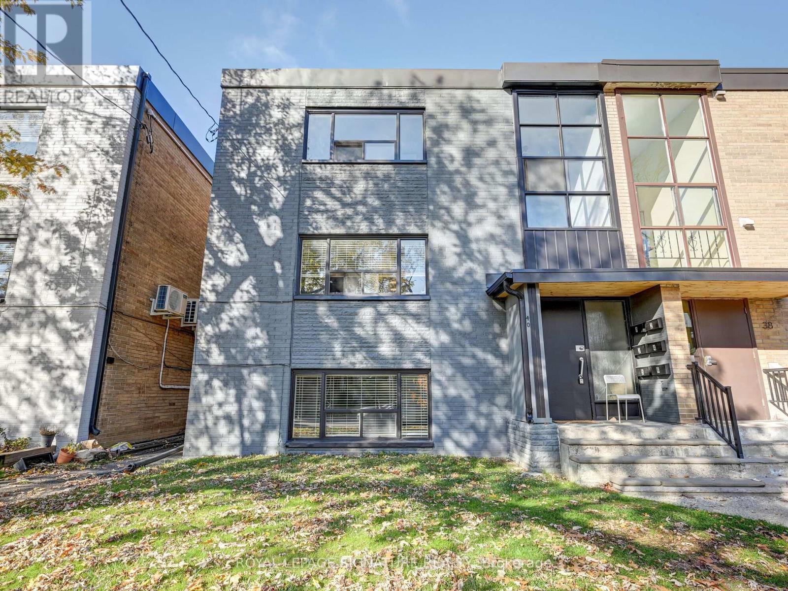 40 Cavell Avenue, Toronto, Ontario  M8V 1P2 - Photo 2 - W12494214