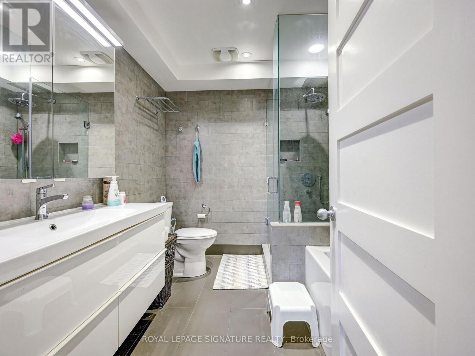 40 Cavell Avenue, Toronto, Ontario  M8V 1P2 - Photo 36 - W12494214