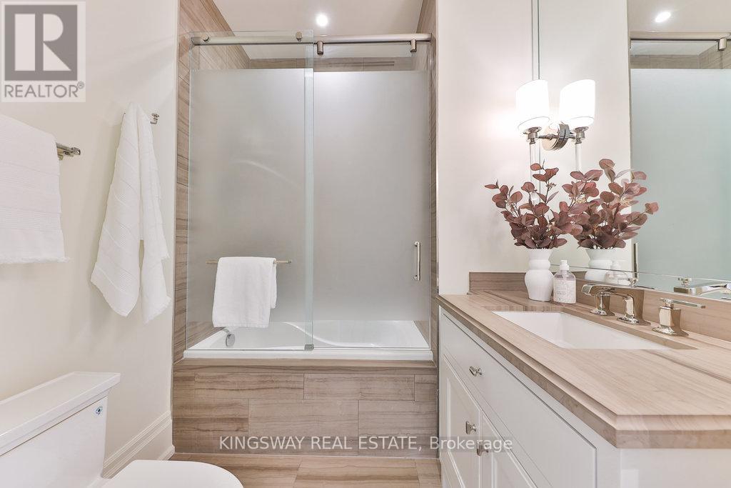 203 - 300 Randall Street, Oakville, Ontario  L6J 1R1 - Photo 17 - W12494222