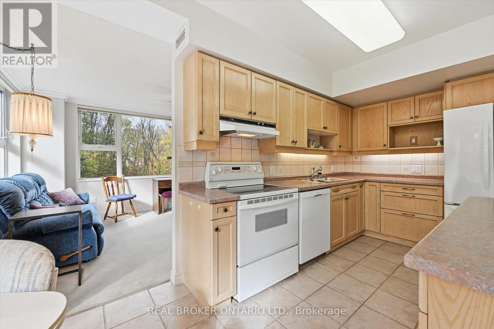 207 - 77 Governors Road, Hamilton, Ontario  L9H 7N8 - Photo 16 - X12494192