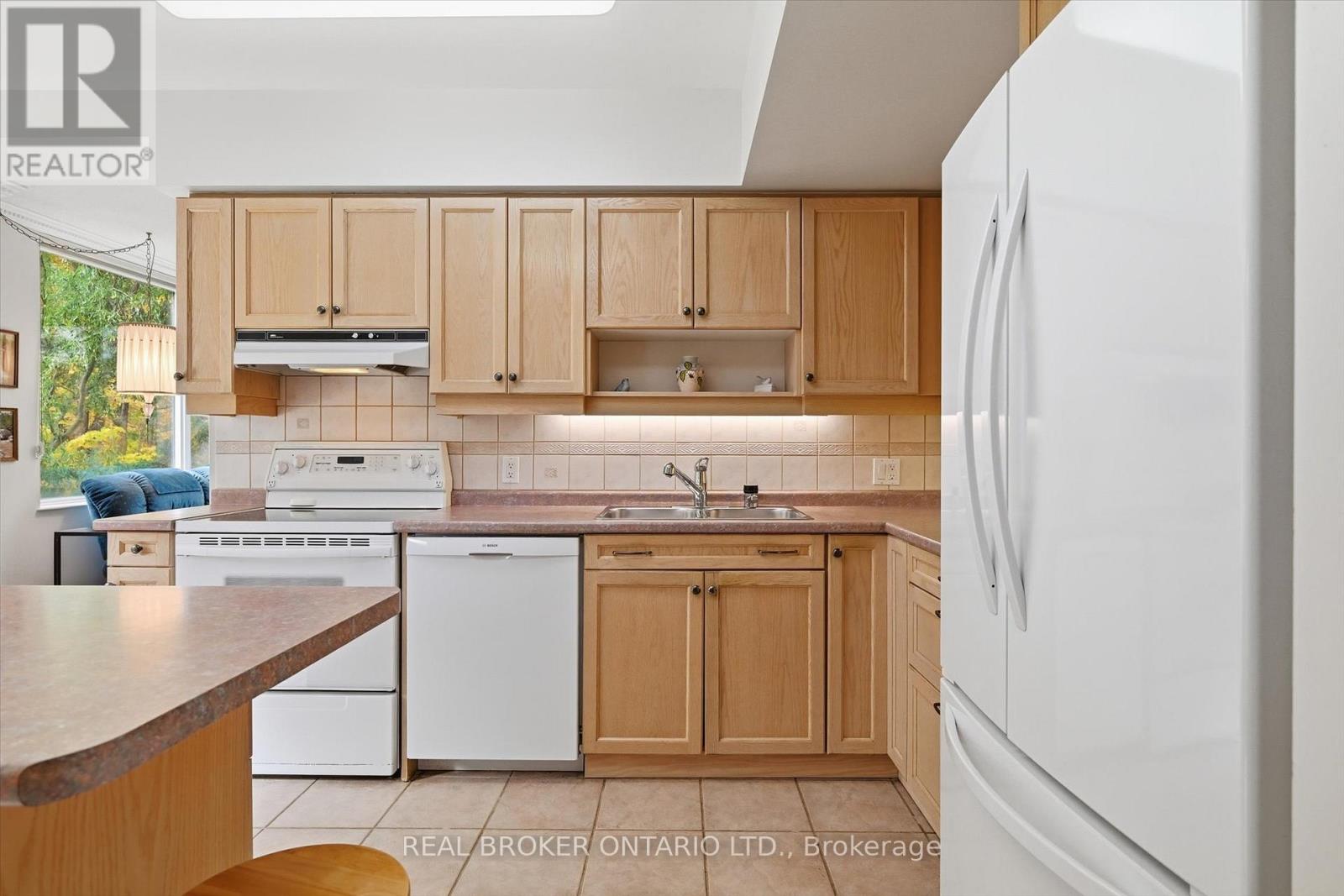 207 - 77 Governors Road, Hamilton, Ontario  L9H 7N8 - Photo 21 - X12494192