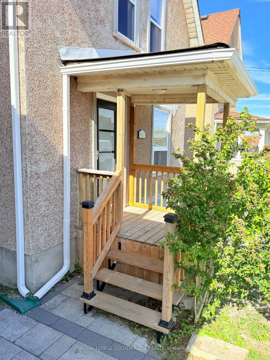 4577 Victoria Avenue, Niagara Falls, Ontario  L2E 4B5 - Photo 2 - X12494204