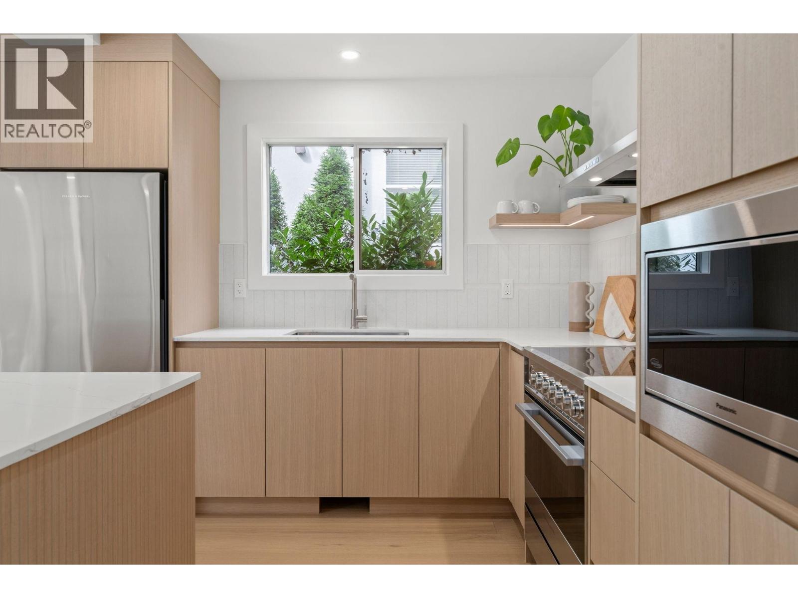 18 901 W 17th Street, North Vancouver, British Columbia  V7P 1V8 - Photo 30 - R3063522