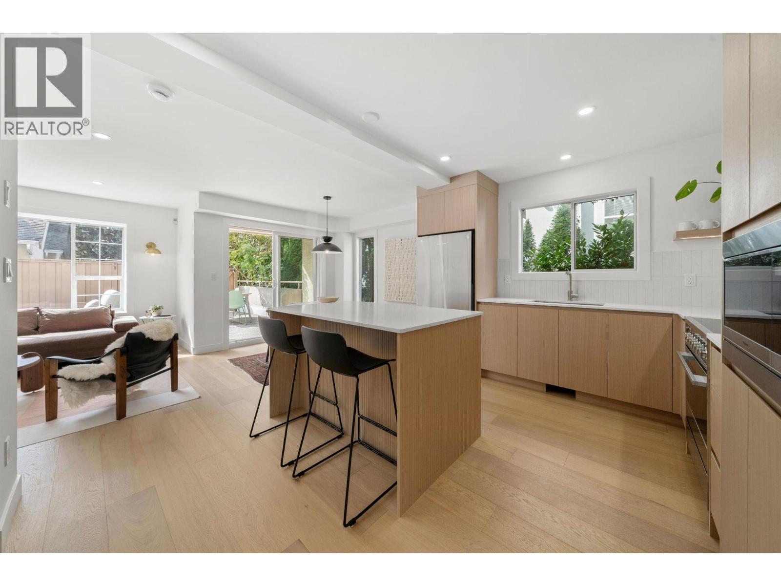 18 901 W 17th Street, North Vancouver, British Columbia  V7P 1V8 - Photo 4 - R3063522