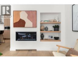 18 901 W 17TH STREET, North Vancouver, British Columbia