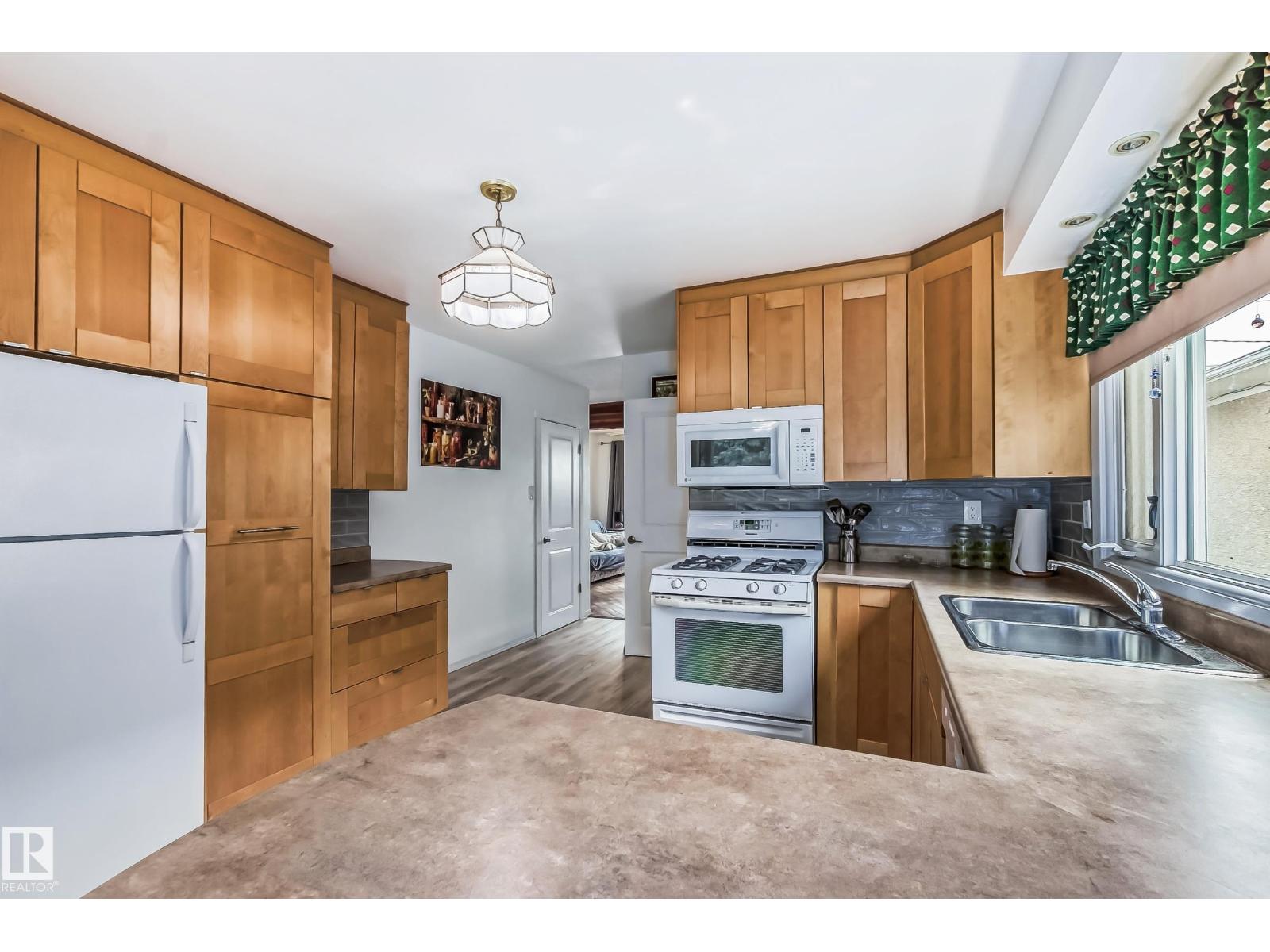 8507 56 St Nw, Edmonton, Alberta  T6B 1H8 - Photo 12 - E4461031