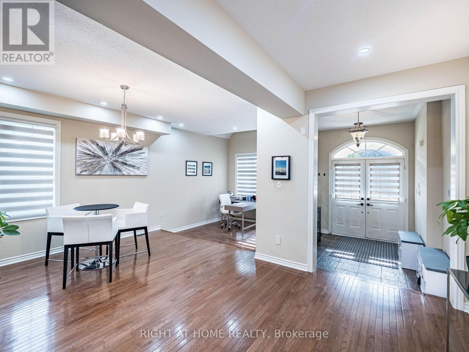 122 Spring Azure Crescent, Oakville, Ontario  L6L 6V8 - Photo 10 - W12494236