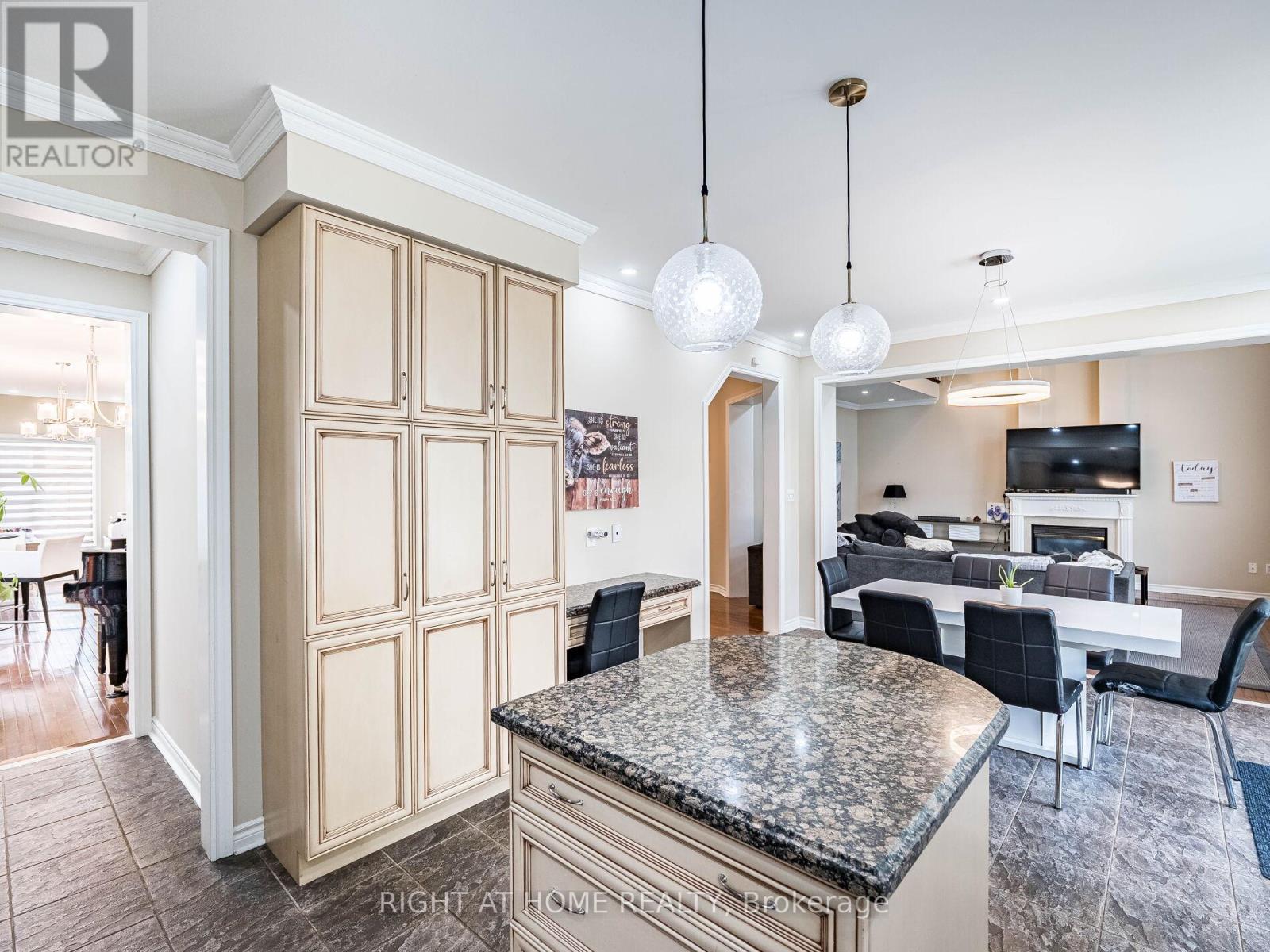 122 Spring Azure Crescent, Oakville, Ontario  L6L 6V8 - Photo 12 - W12494236