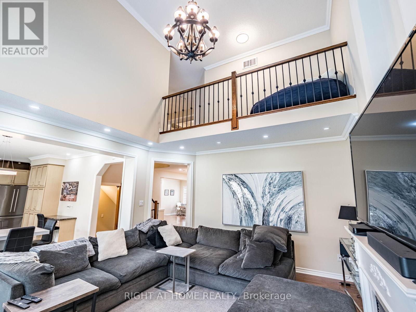 122 Spring Azure Crescent, Oakville, Ontario  L6L 6V8 - Photo 2 - W12494236