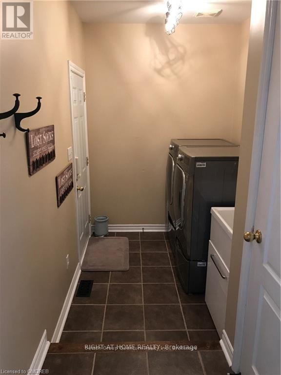 122 Spring Azure Crescent, Oakville, Ontario  L6L 6V8 - Photo 21 - W12494236