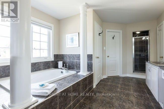 122 Spring Azure Crescent, Oakville, Ontario  L6L 6V8 - Photo 24 - W12494236