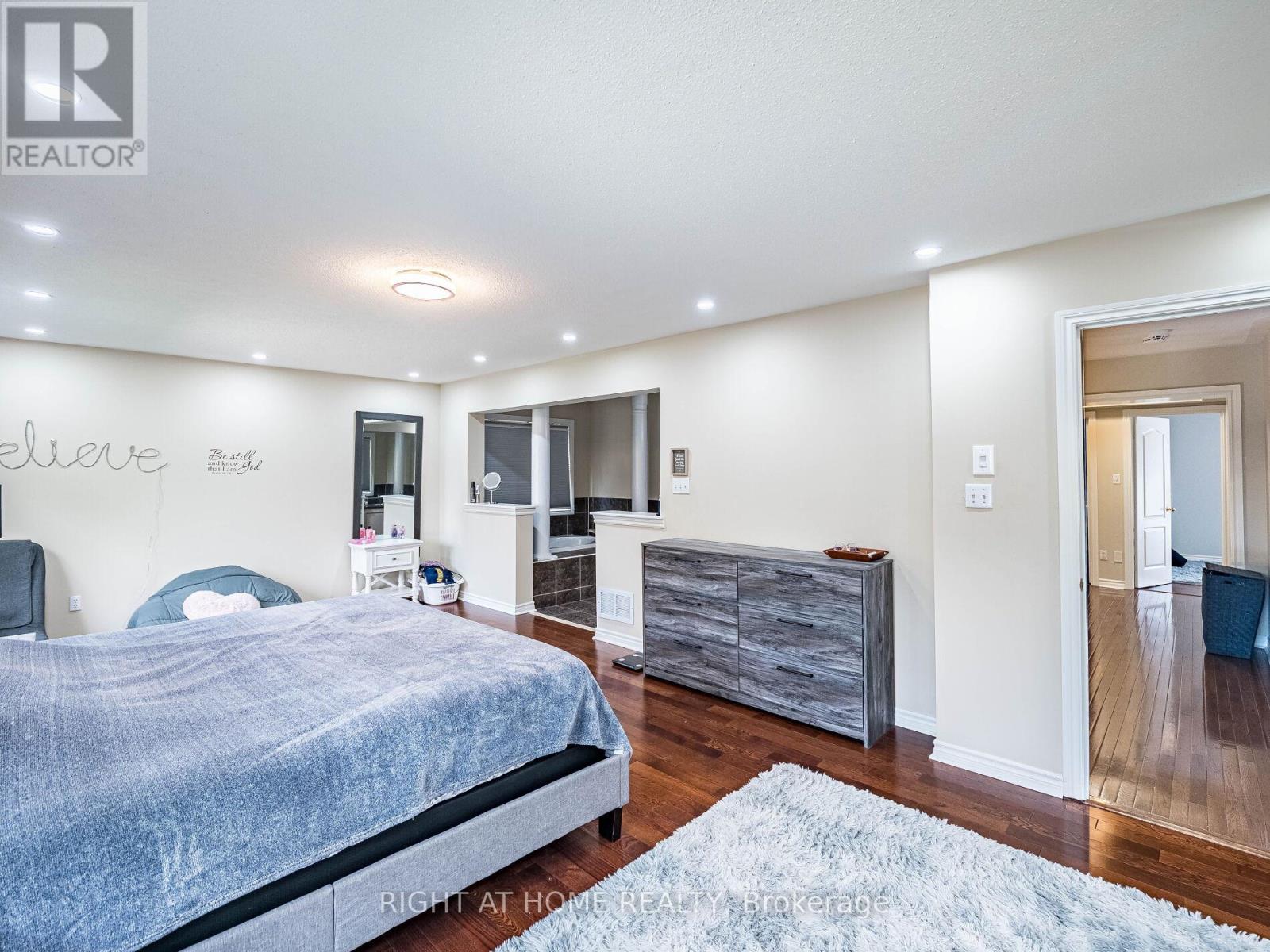 122 Spring Azure Crescent, Oakville, Ontario  L6L 6V8 - Photo 26 - W12494236